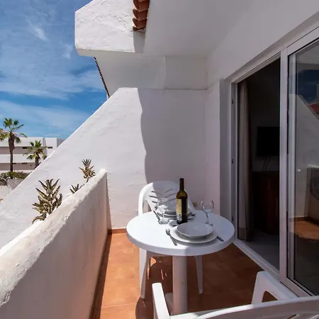 Floritas 24 - One Bed With Pool View 아로나
